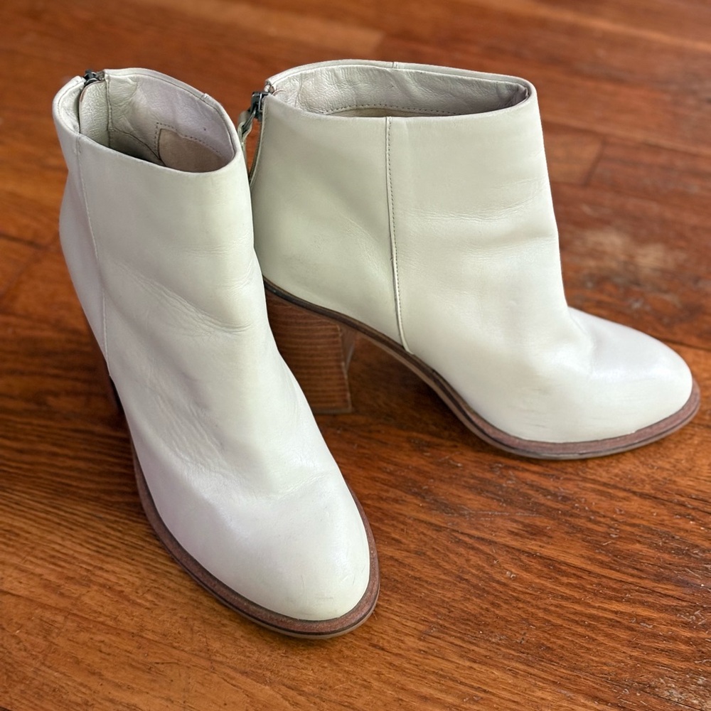 Cute white/bone leather ankle boots, perfect for spring!